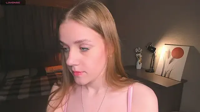 BrandiFire – webcam model profile photo Image 16