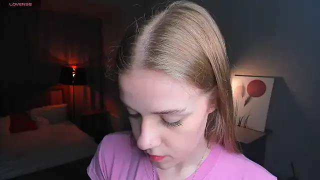 BrandiFire – webcam model profile photo Image 6