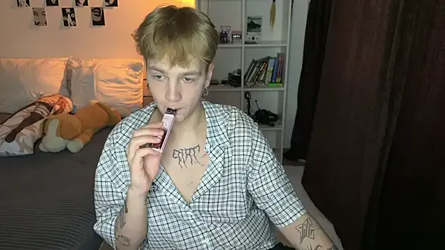 MIAADOLYN – webcam model profile photo Image 3