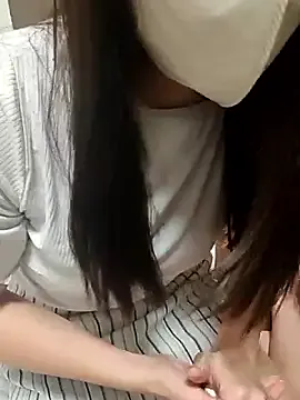 LEONAAx – webcam model profile photo Image 2