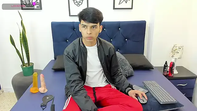 Yasmini – webcam model profile photo Image 13