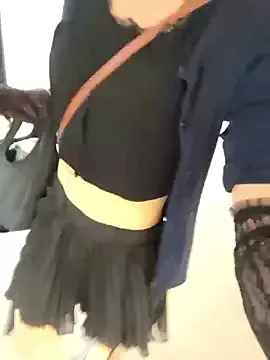 LorenVillanueva – webcam model profile photo Image 2