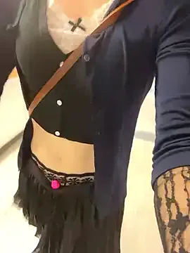 LorenVillanueva – webcam model profile photo Image 3