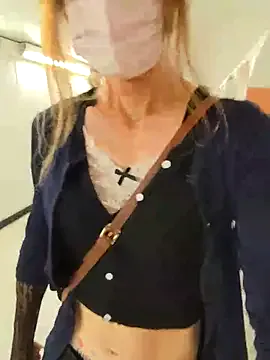 LorenVillanueva – webcam model profile photo Image 5