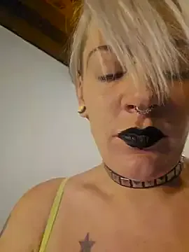 PinkTheHawk – webcam model profile photo