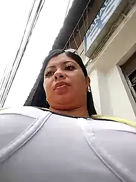 MiaDickens – webcam model profile photo Image 3