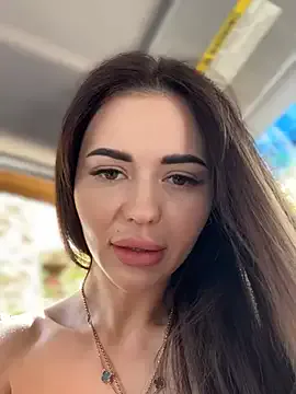 VioletteKourtney – webcam model profile photo Image 3