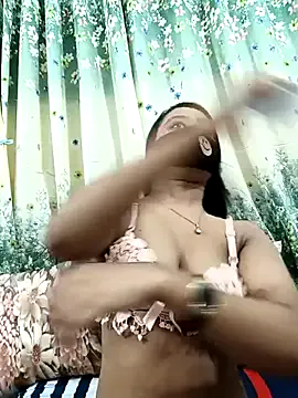 MystiMajesti – webcam model profile photo Image 3