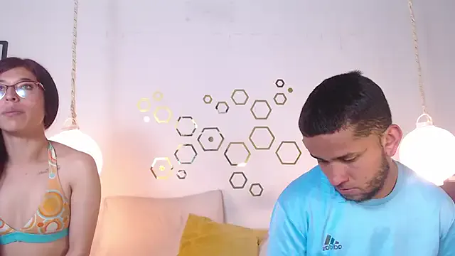 LT-333 – webcam model profile photo Image 10