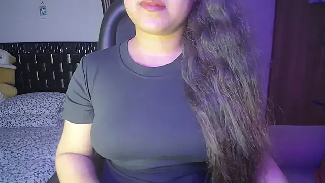 nerdynina – webcam model profile photo Image 4