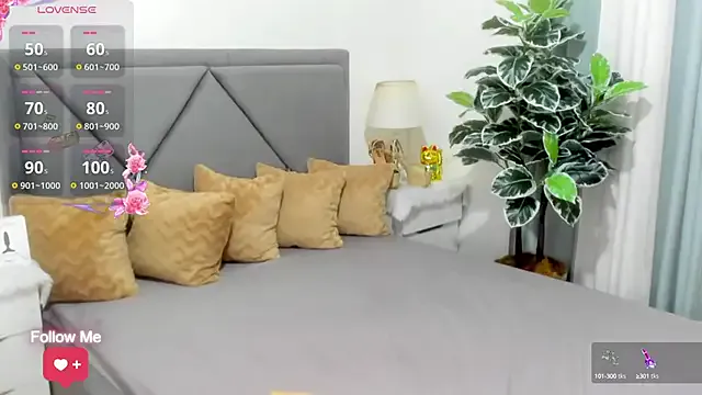 OIivia – webcam model profile photo Image 13