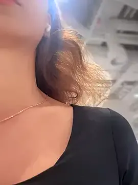 SunnyDesirexxx – webcam model profile photo Image 3