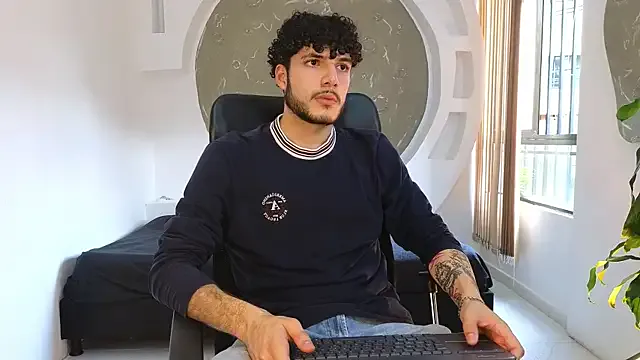 19xTHAxGOD – webcam model profile photo Image 10