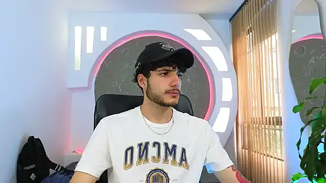 19xTHAxGOD – webcam model profile photo Image 12