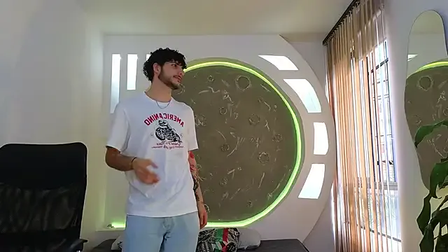 19xTHAxGOD – webcam model profile photo Image 13