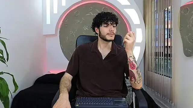 19xTHAxGOD – webcam model profile photo Image 18