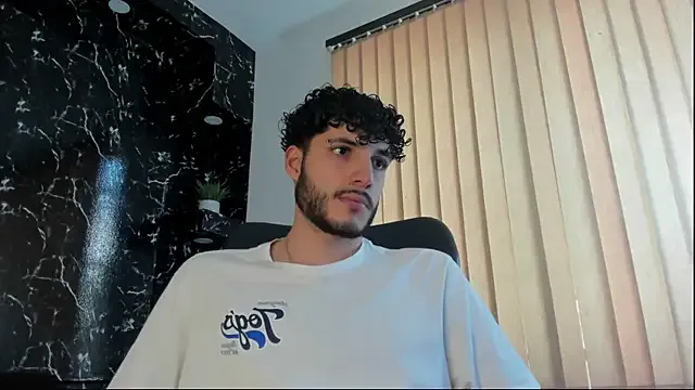 19xTHAxGOD – webcam model profile photo Image 4