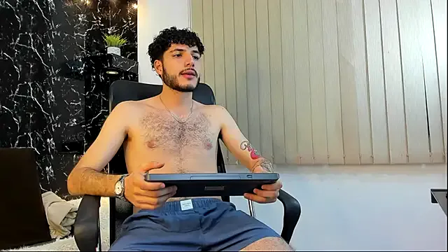 19xTHAxGOD – webcam model profile photo Image 5