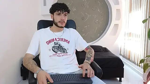 19xTHAxGOD – webcam model profile photo Image 6