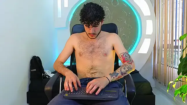 19xTHAxGOD – webcam model profile photo Image 8