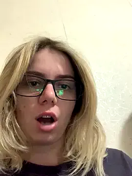 KatBigBum – webcam model profile photo Image 10