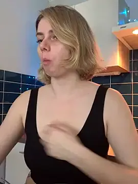 KatBigBum – webcam model profile photo Image 13