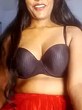 Yasmini – webcam model profile photo Image 13