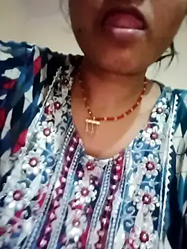 Yasmini – webcam model profile photo Image 8