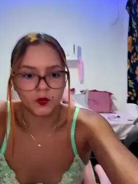 ladyred1ove – webcam model profile photo Image 11