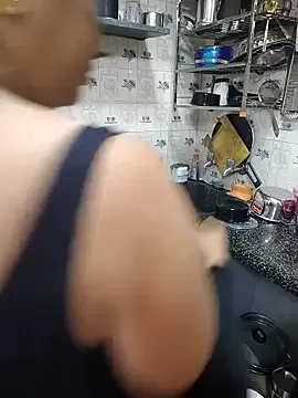 LunnaGrey – webcam model profile photo Image 3