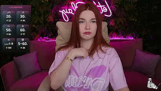 RedShinee – webcam model profile photo