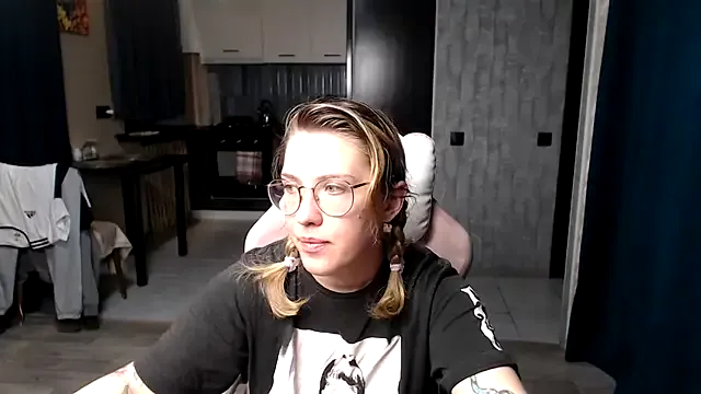 UrielRay – webcam model profile photo Image 15