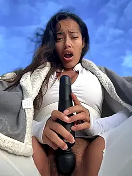 Poppy100x – webcam model profile photo Image 12