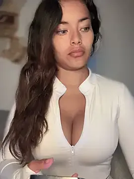 Poppy100x – webcam model profile photo Image 6