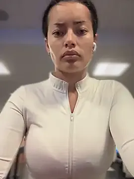 Poppy100x – webcam model profile photo Image 9