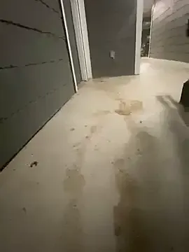 KingWizzle – webcam model profile photo Image 3