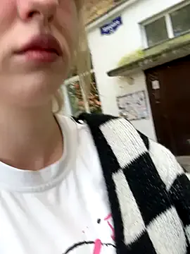 zui_lu – webcam model profile photo Image 3