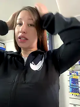 roouse – webcam model profile photo Image 18