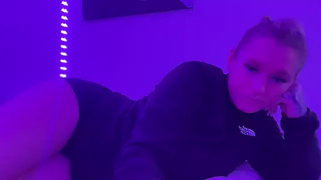 BadassBabexo – webcam model profile photo Image 4