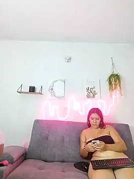 MollyAndFher – webcam model profile photo Image 3