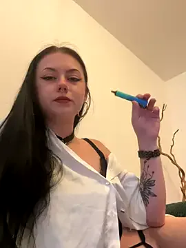 Yasmini – webcam model profile photo Image 3