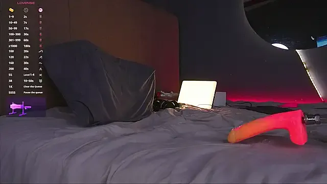 FIN_GAINS355 – webcam model profile photo Image 3