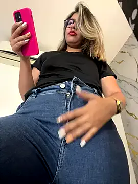 Lillaluvv – webcam model profile photo Image 14