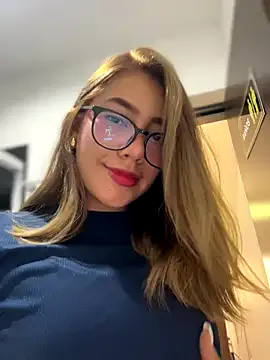 Lillaluvv – webcam model profile photo Image 15