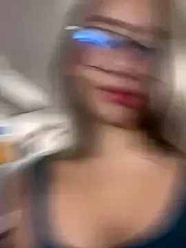 Lillaluvv – webcam model profile photo Image 4