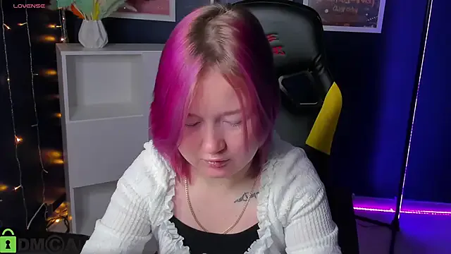 DeliaMarlow – webcam model profile photo Image 5