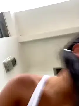 DeliaMarlow – webcam model profile photo Image 2