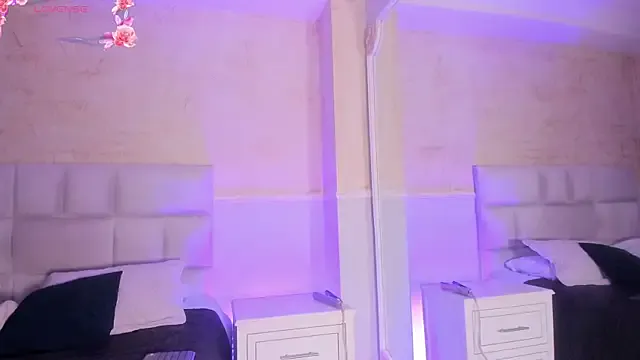 LucieWillis – webcam model profile photo Image 17