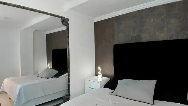 LucieWillis – webcam model profile photo Image 5