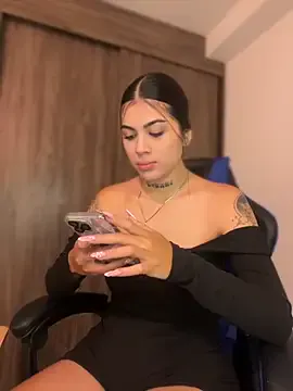 ElianJulian – webcam model profile photo Image 12